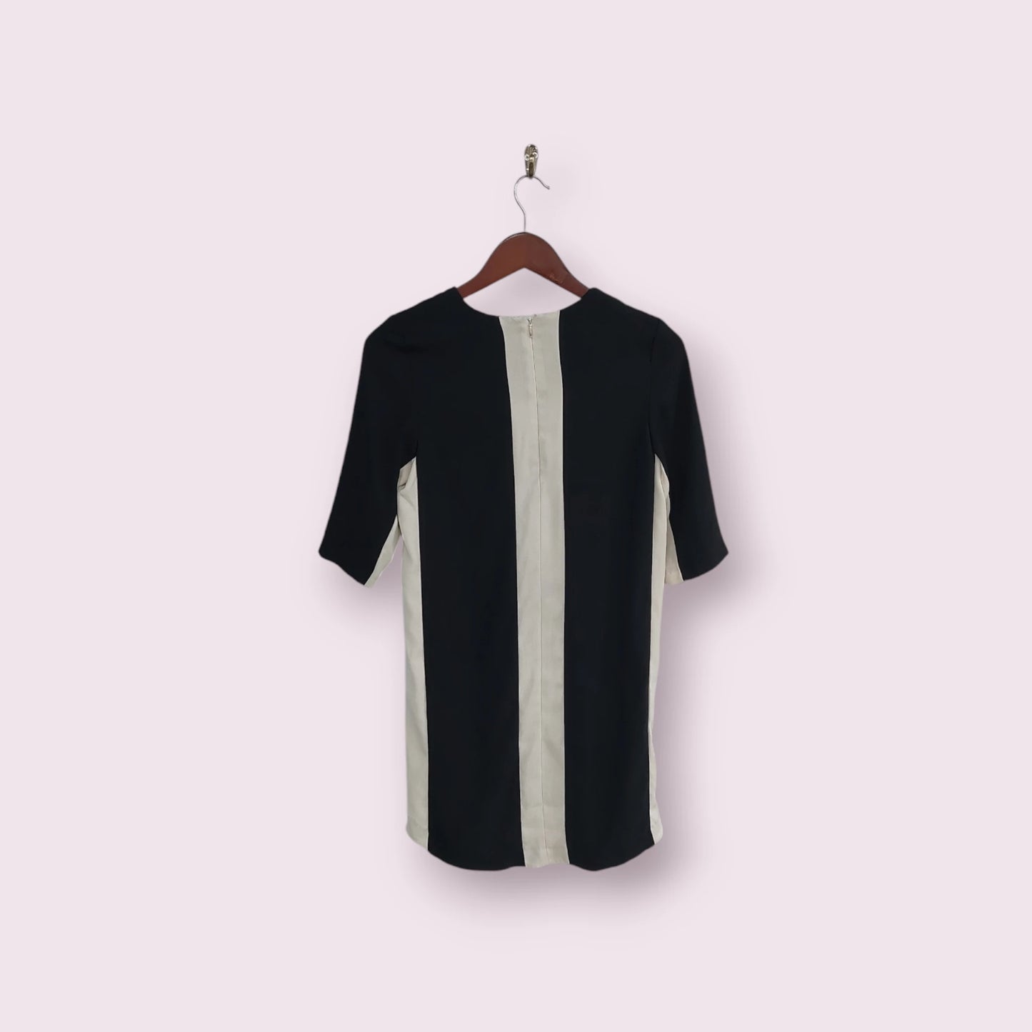 فستان قصير أسود من H&M، مقاس 34 | مقاس 34