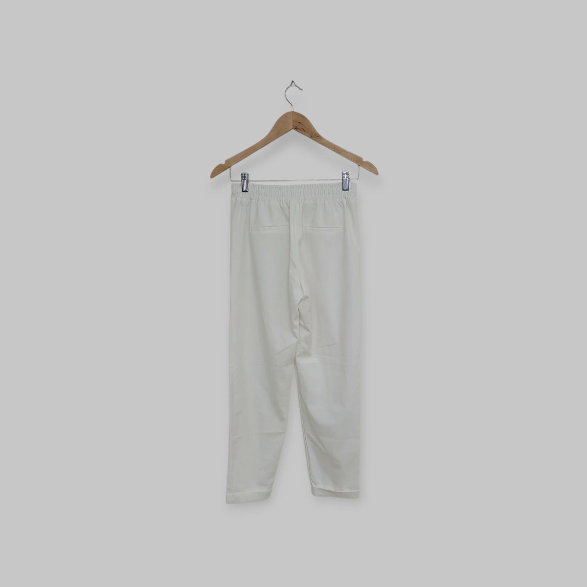 بنطلون أبيض طويل من BERSHKA | مقاس S