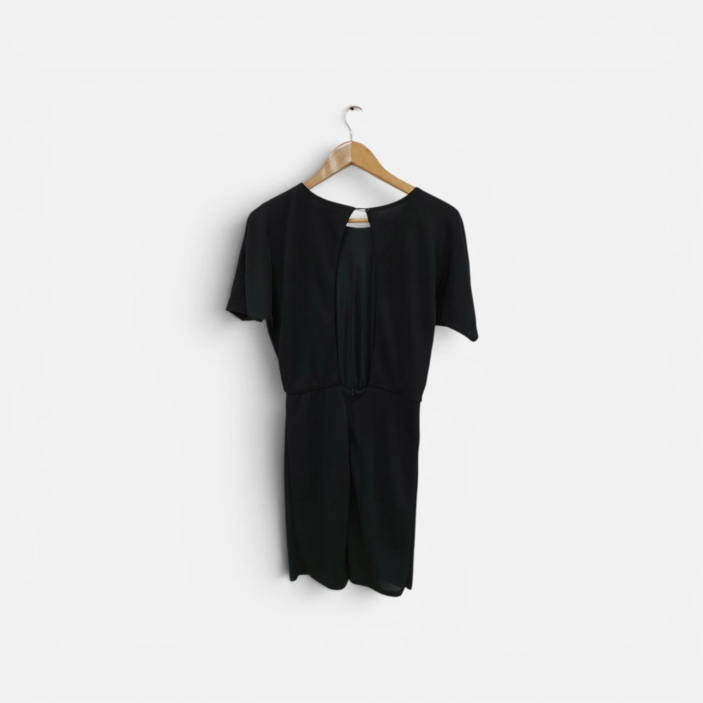 שמלת מידי שחורה מידהה XS של ZARA | מידה XS