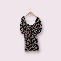 فستان أسود قصير مزين بالزهور مقاس:34 ماركة:H&M | مقاس 34