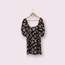 فستان أسود قصير مزين بالزهور مقاس:34 ماركة:H&M | مقاس 34