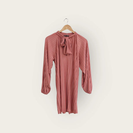 فستان قصير وردي مقاس S من ZARA | مقاس S