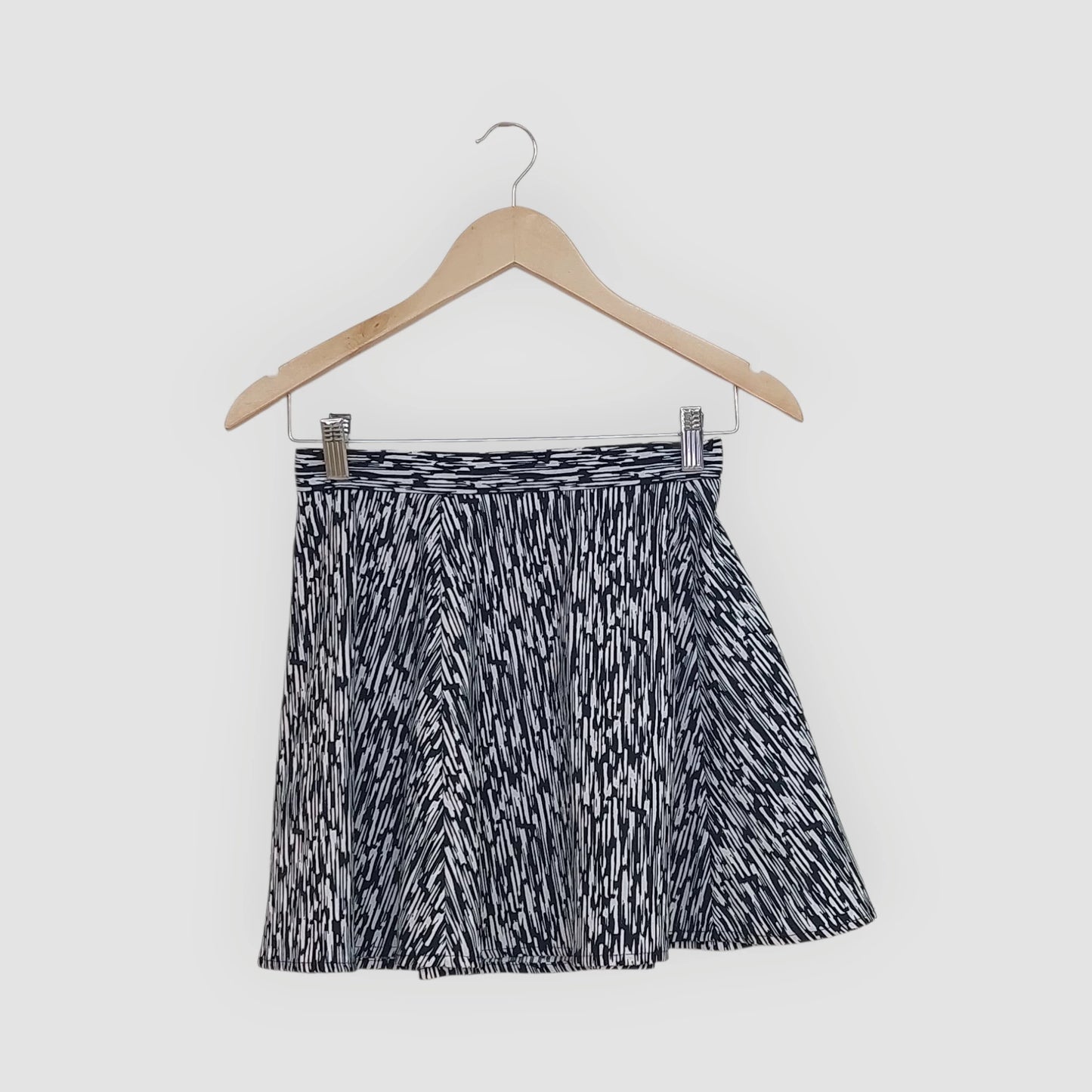 98% פוליאסטר, חצאית מיני פסים, H&M | מידה XS