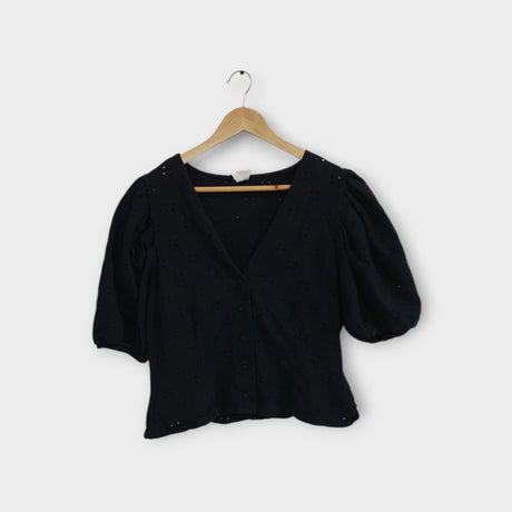 חולצה שחורה מחשוף V מקדימה | מידה L