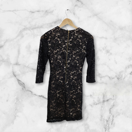 فستان قصير من الدانتيل الأسود من FOREVER 21 | مقاس S