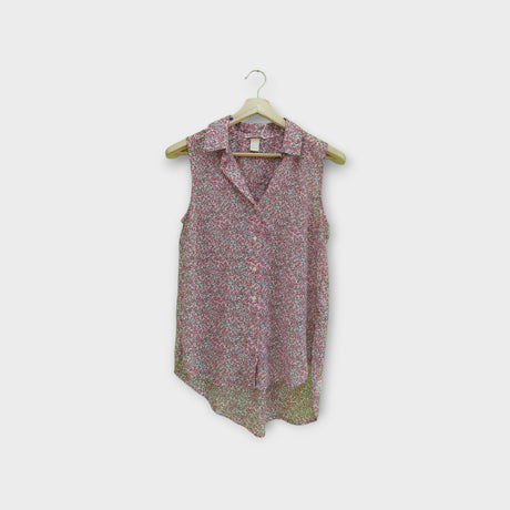 חולצה גופיה  פרחונית ורודה עם צווארון וי  מכופתרת | מידה 34