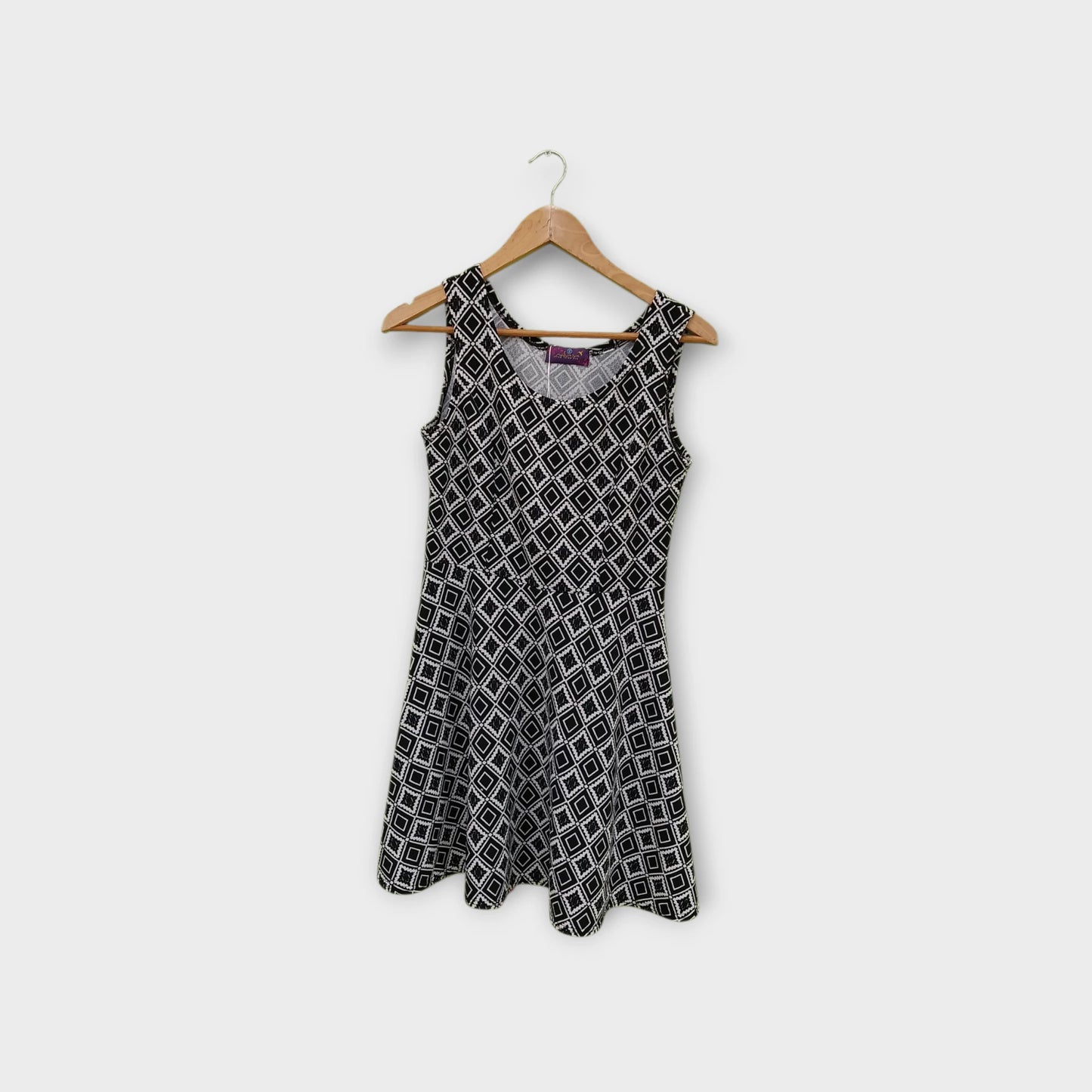 שמלת  מידי שחורה עם הדפסים לבנים | מידה 2