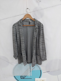 עליונית משובצת בצבע שחור לבן מידה-M של H&M | מידה M