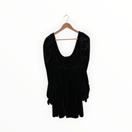 שמלת מיני שחורה קטיפתית מכופתרת | מידה S