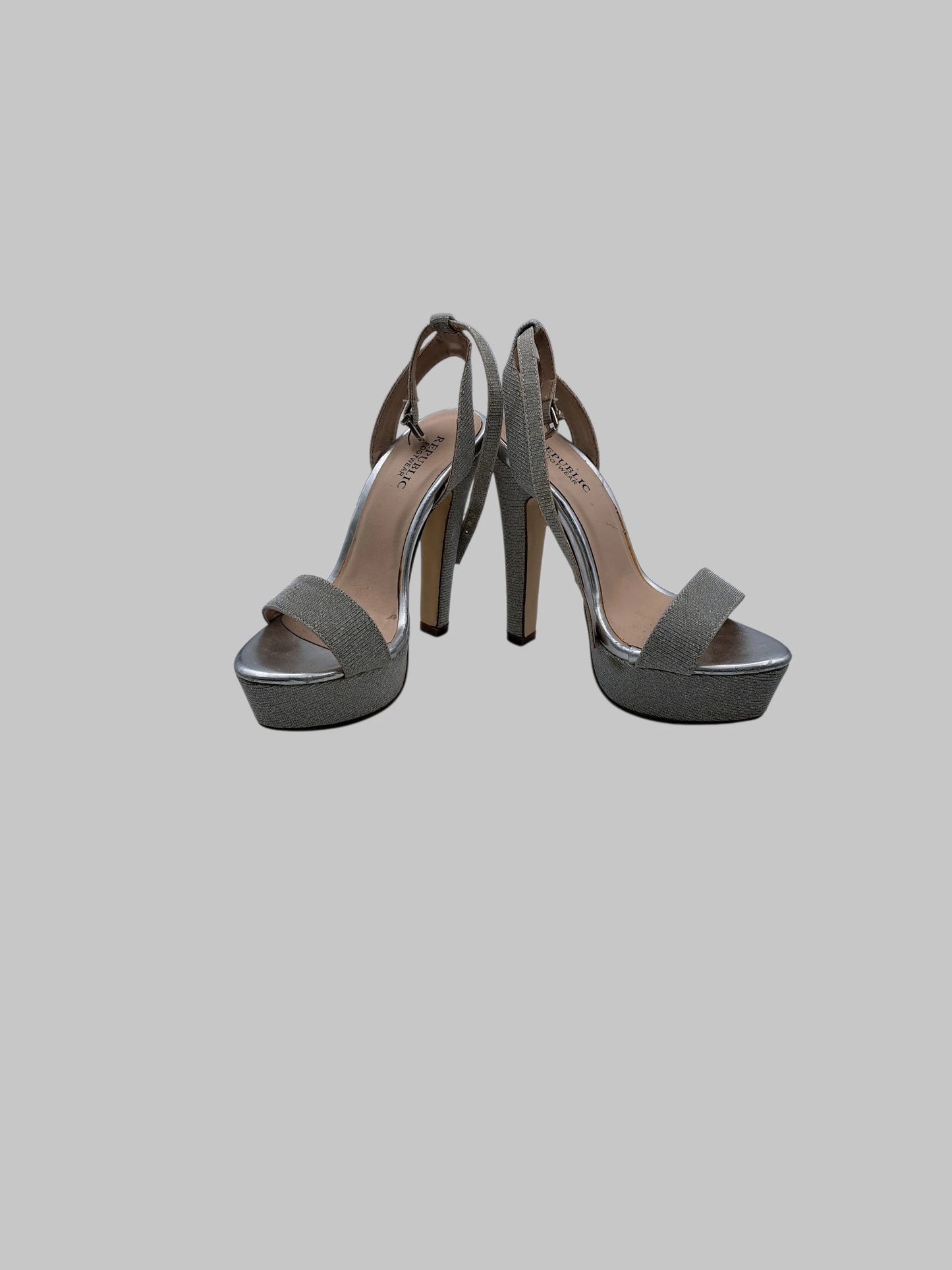 סנדלי עקב כסופות REPUBLIC FOOTWEAR | מידה 35