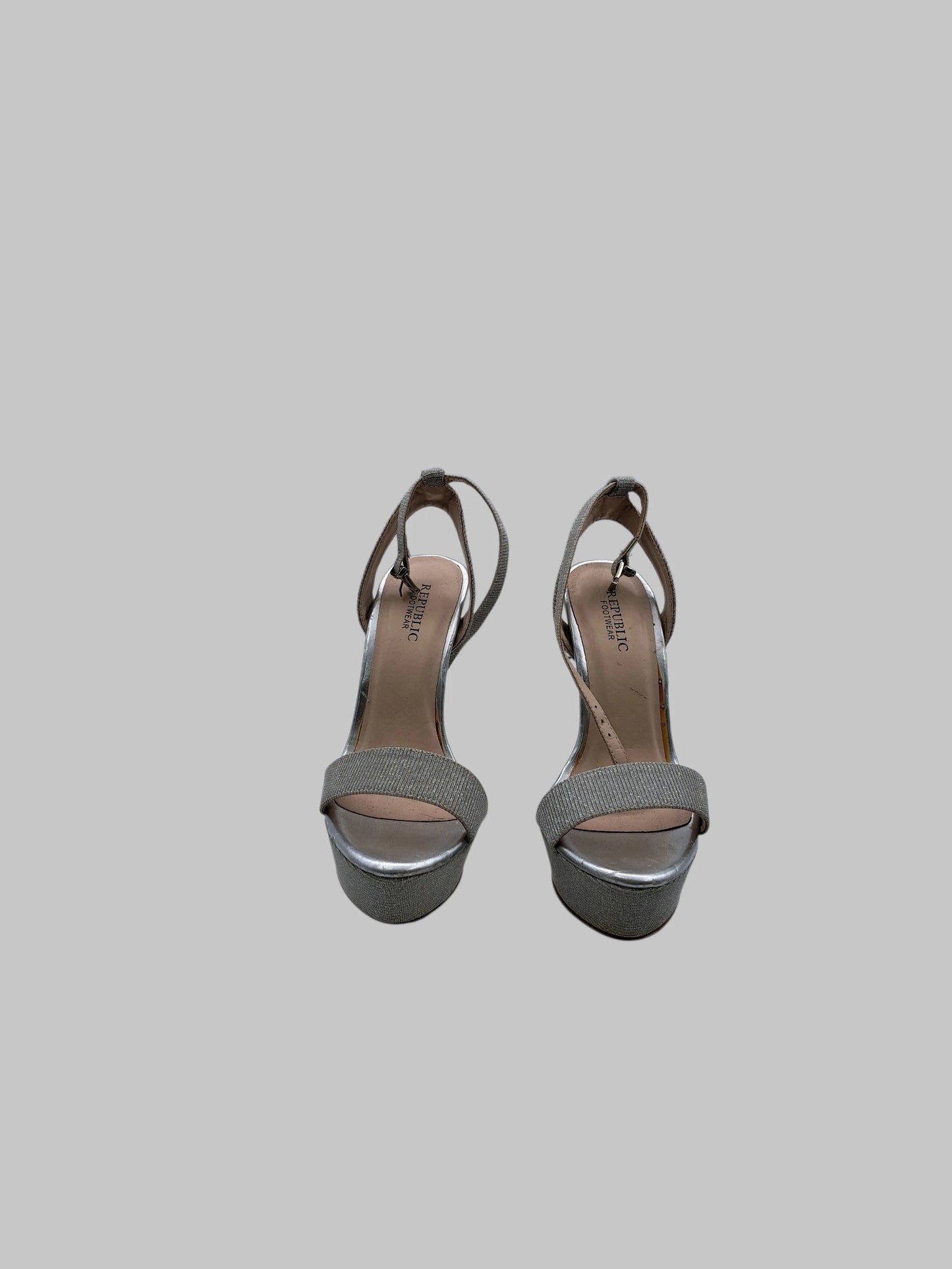 סנדלי עקב כסופות REPUBLIC FOOTWEAR | מידה 35