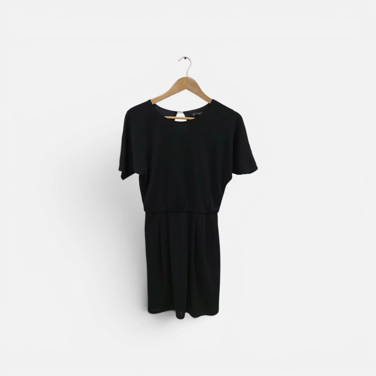 שמלת מידי שחורה מידהה XS של ZARA | מידה XS