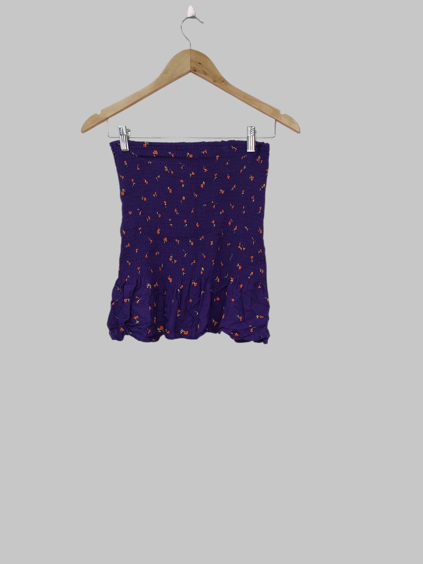 חצאית מיני סגולה עם פרחים URBAN OUTFITTERS | מידה XS
