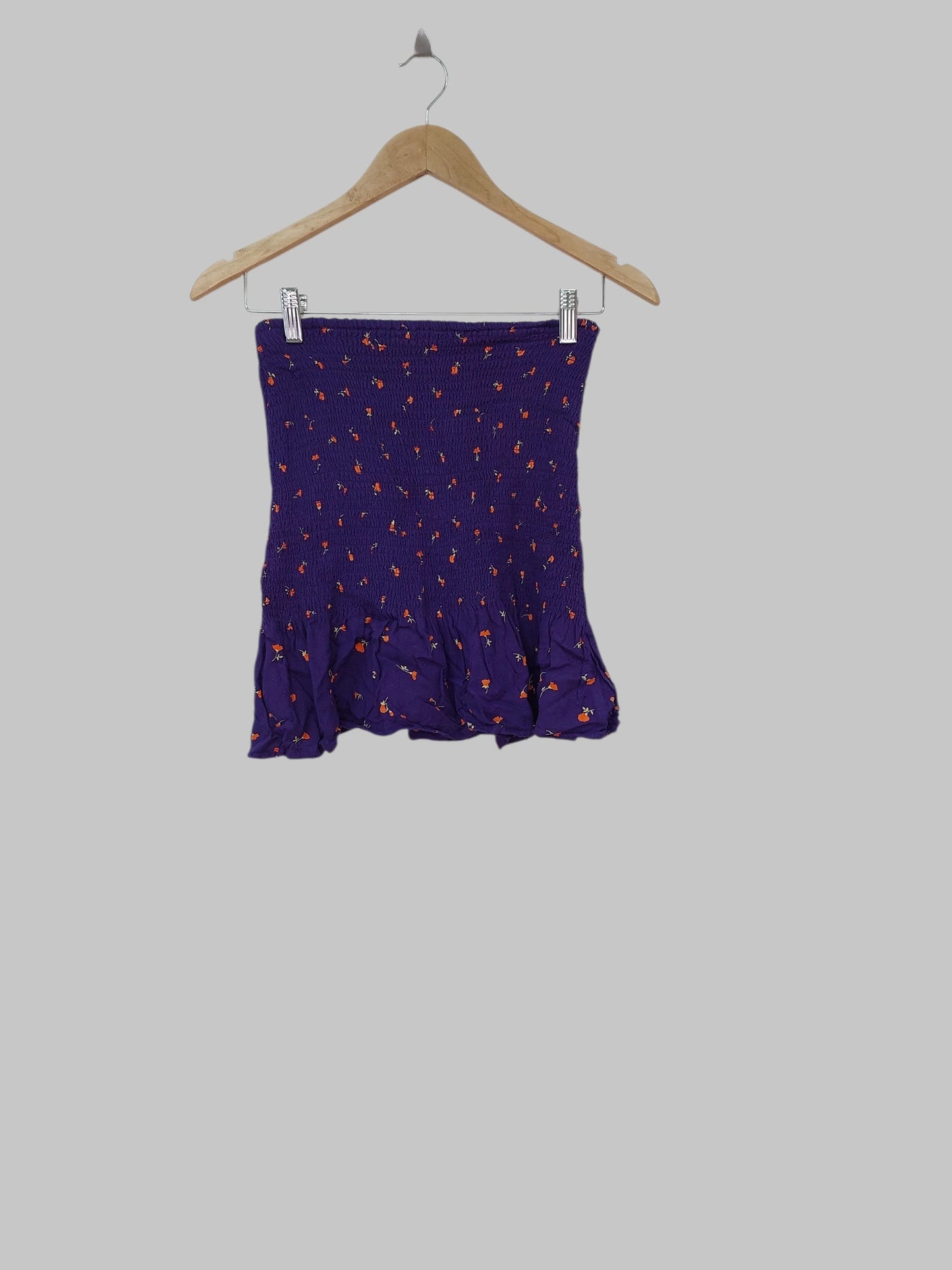 חצאית מיני סגולה עם פרחים URBAN OUTFITTERS | מידה XS