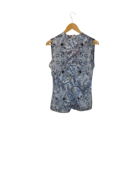 חולצה פירחונית כחולה עם חוטים בכתפיות | מידה S