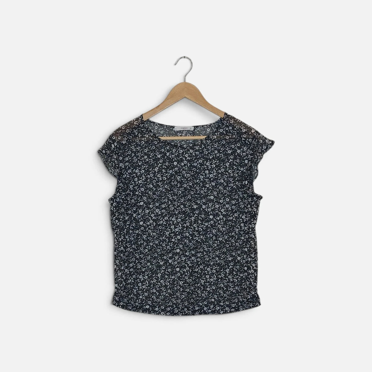 חולצה בצבע שחור | מידה S